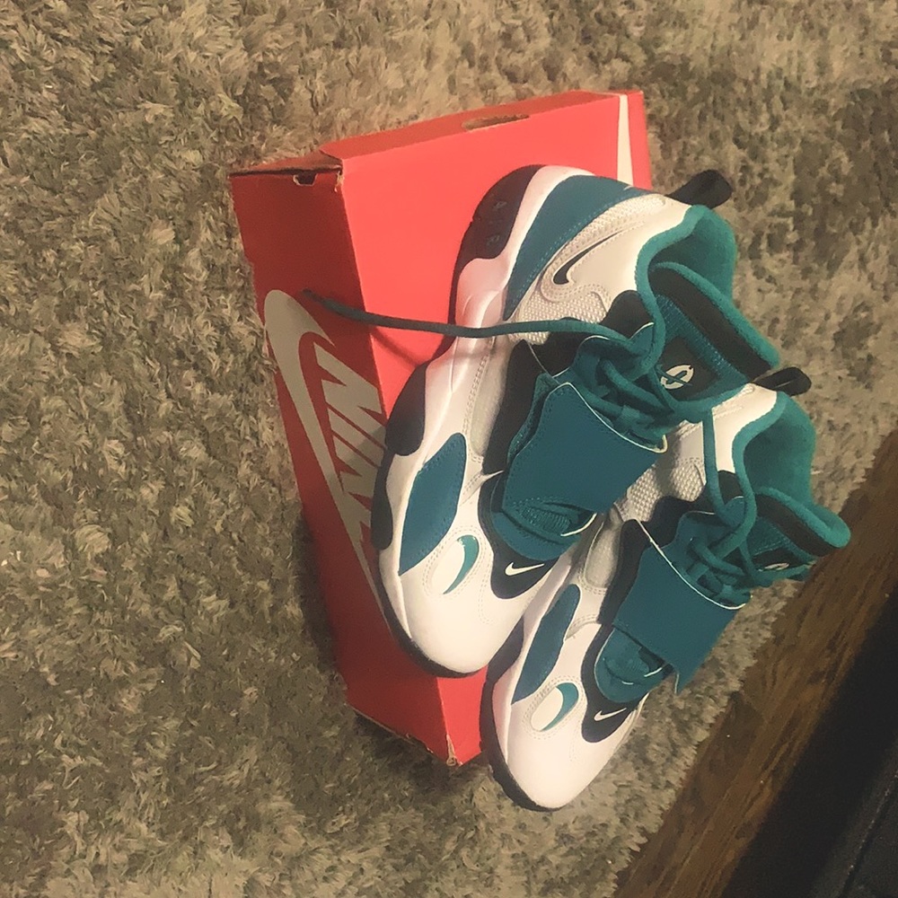Nike big kids air speed turf sneakers 7y